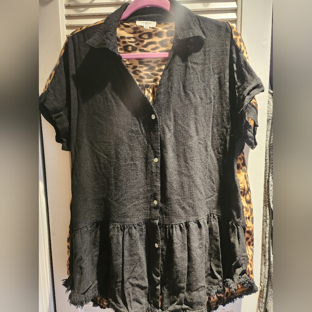 Short sleeve linen/poly Umgee top